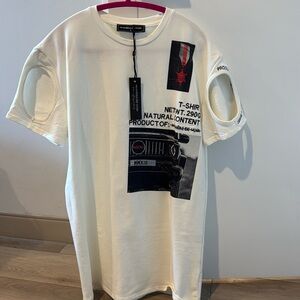 Oversized tee with shoulder cutout